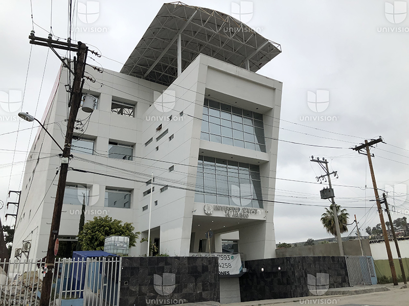 También en Tijuana, Naasón Joaquín y su hermano Atlaí aparecen como ...